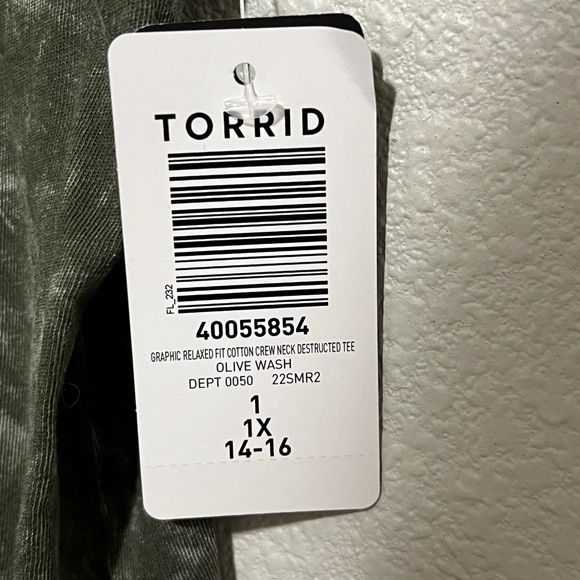 Torrid Graphic Relaxed Fit Cotton Crew Neck Destructed Tee NWT - Picture 7 of 7